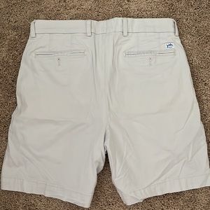 Mens Southern Tide Shorts (seagull grey)